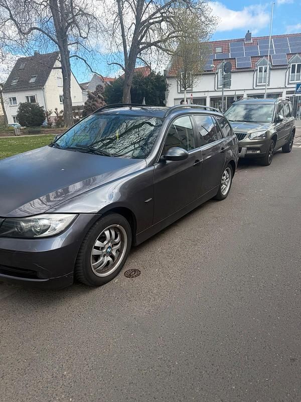 Gebraucht BMW 320 163 PS (119 kW) 2006 Grau Kombi