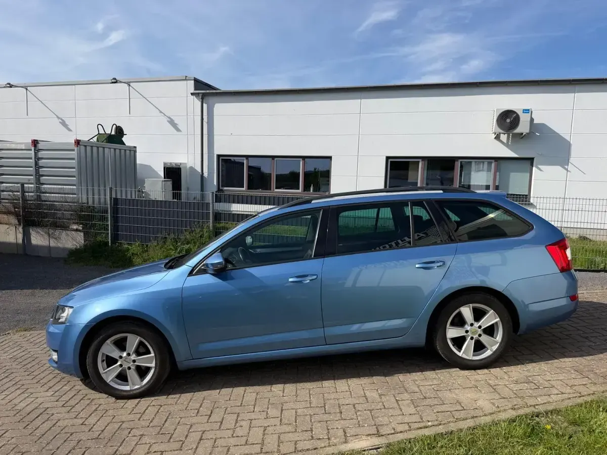 Gebraucht Skoda Octavia 150 PS (110 kW) 2015 Blau Kombi