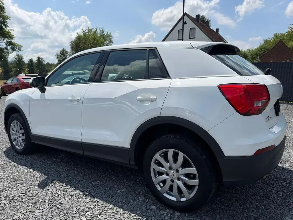 Gebraucht Audi Q2 Basis 116 PS (85 kW) 2018 Weiß SUV