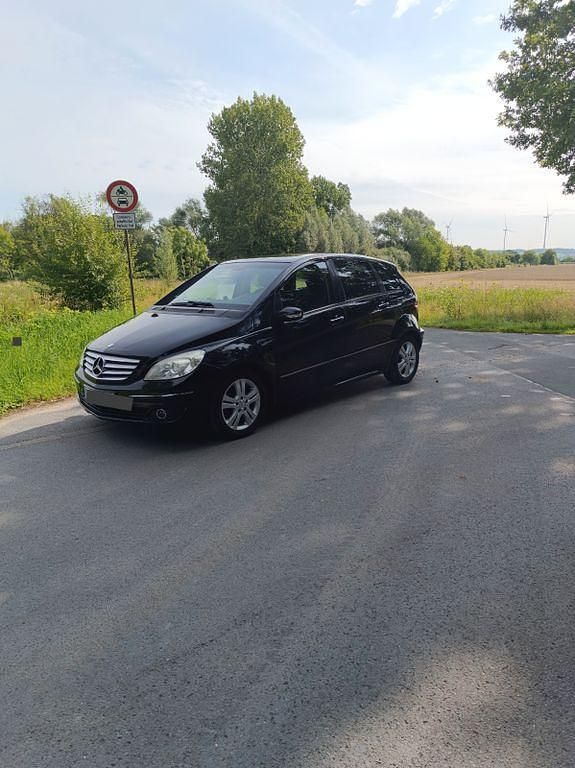 Schwarz Gebraucht 2007 Mercedes B180 Van / Kleinbus | 3.600 € (Fairer Preis) - Bild 1/4