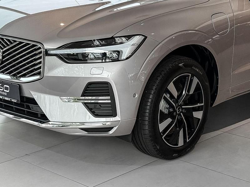 Neu Volvo XC60 Plus 349 PS (256 kW) 2025 Aurora silver / metallic SUV