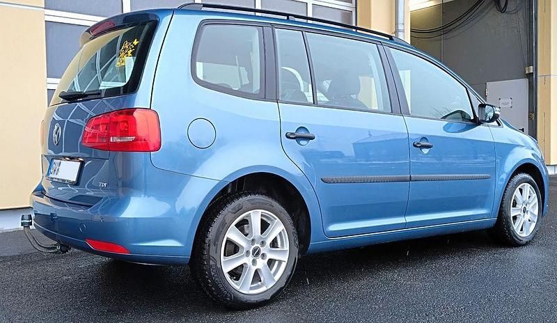 Gebraucht VW Touran Trendline 105 PS (77 kW) 2012 Blau Van / Kleinbus