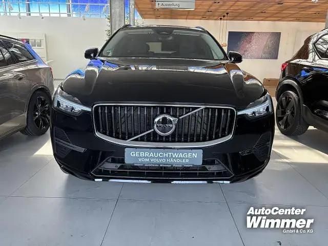 Farbe: schwarz Gebraucht 2023 Volvo XC60 Core SUV | 39.850 € (Superpreis) - Bild 1/4