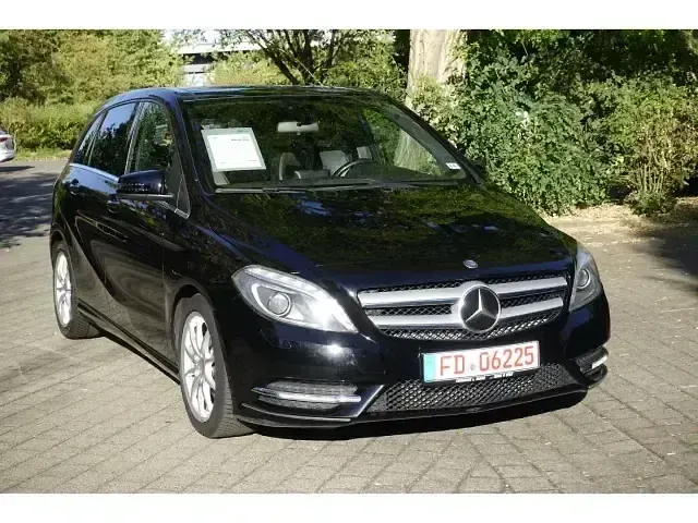 Gebraucht Mercedes B200 Sport 136 PS (100 kW) 2014 Schwarz Kleinwagen
