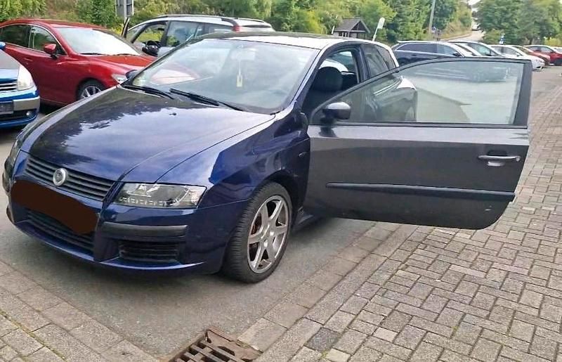Violet Gebraucht 2002 Fiat Stilo Coupé | 1.300 € (Fairer Preis) - Bild 1/4