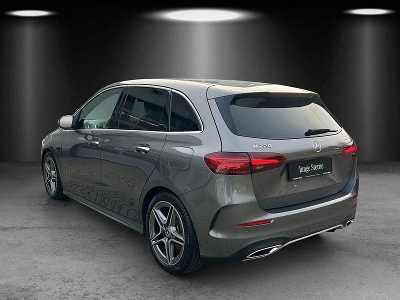 Gebraucht Mercedes B220 AMG 190 PS (139 kW) 2023 Mountaingrau Van / Kleinbus