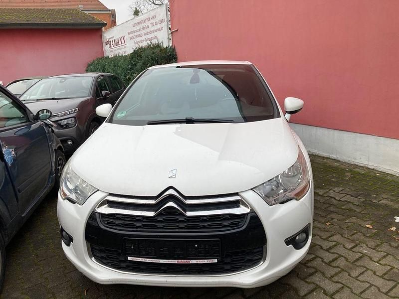 Weiß Gebraucht 2013 Citroën DS4 So Chic Kleinwagen | 5.998 € (Fairer Preis) - Bild 1/4