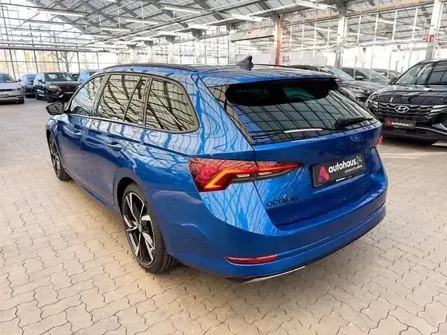 Gebraucht Skoda Octavia SportLine 190 PS (139 kW) 2023 Blau Kombi