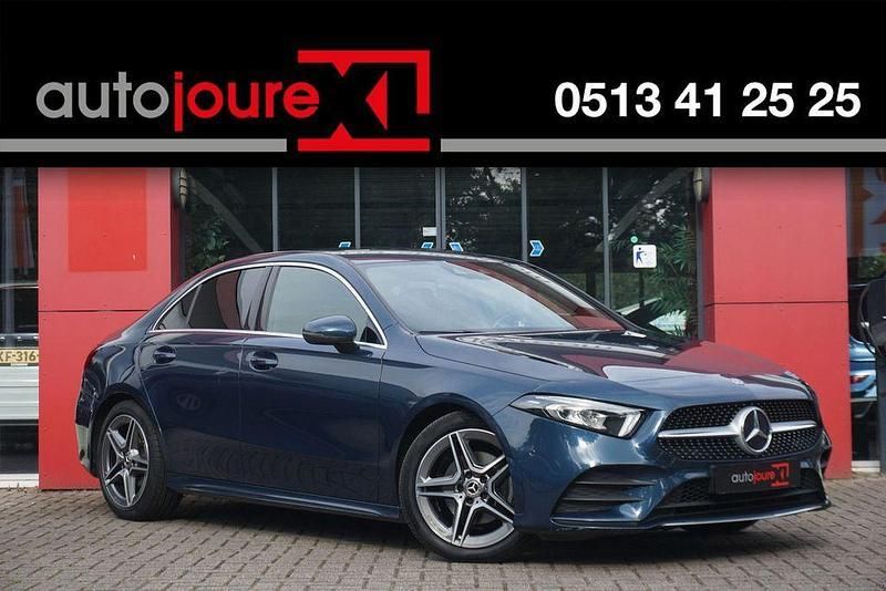 Gebraucht Mercedes A180 Business 136 PS (100 kW) 2019 Blau Limousine