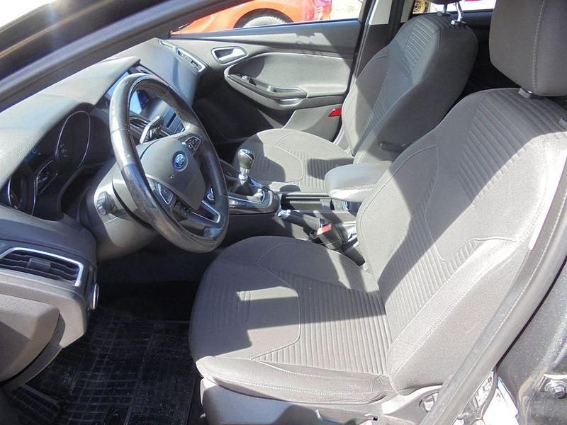 Używany Ford Focus Titanium 150 KM (110 kW) 2015 Szary Sedan/Limuzyna
