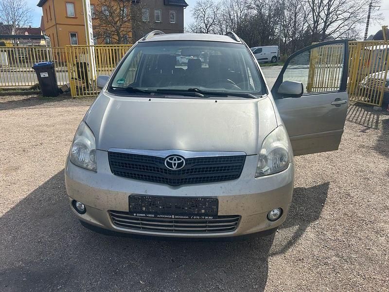 Gebraucht Toyota Corolla Verso 110 PS (80 kW) 2004 Gold Van / Kleinbus