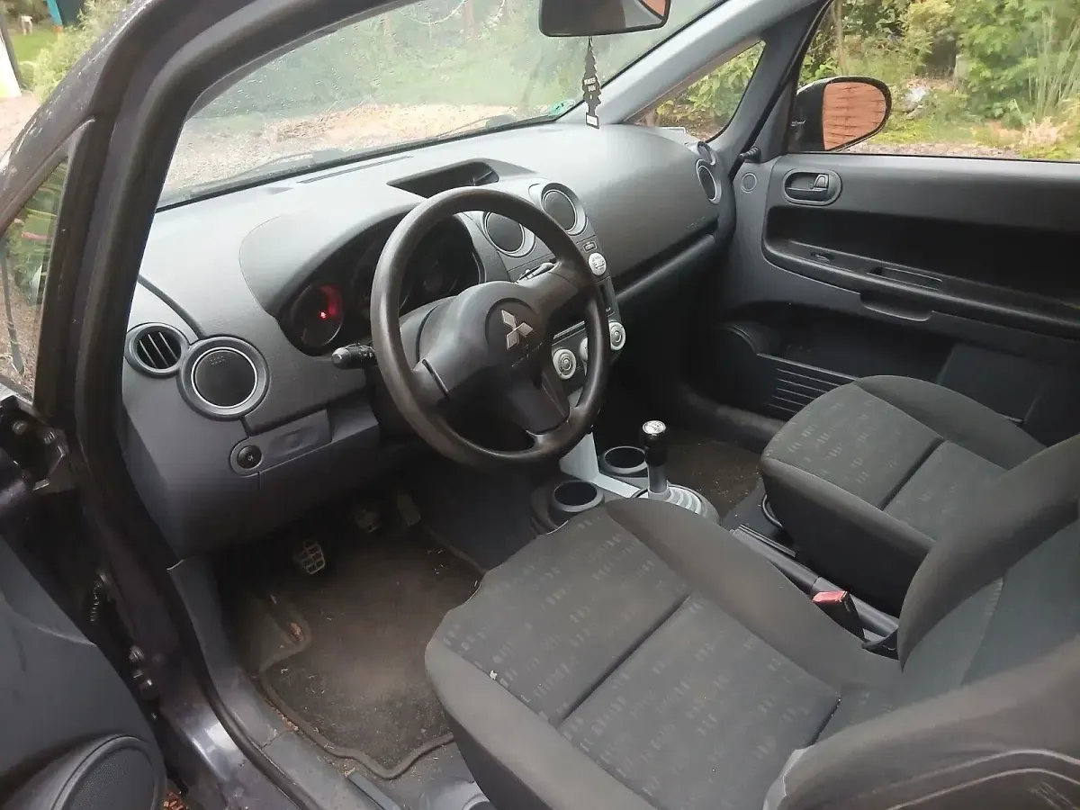 Gebraucht Mitsubishi Colt 75 PS (55 kW) 2006 Silber Limousine