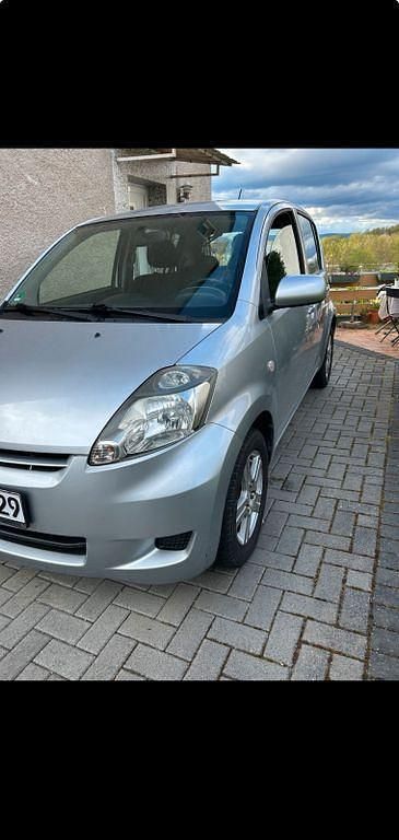Gebraucht Daihatsu Sirion 91 PS (66 kW) 2009 Silber Kleinwagen