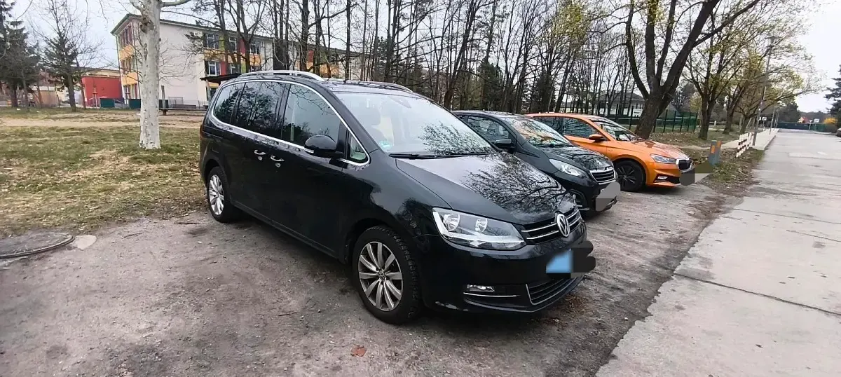 Gebraucht VW Sharan 150 PS (110 kW) 2022 Schwarz Van / Kleinbus