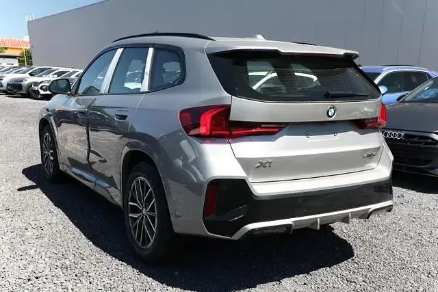 Neu BMW X1 M Sport 136 PS (100 kW) 2025 Saphirschwarz metallic saphirschwarz metallic SUV