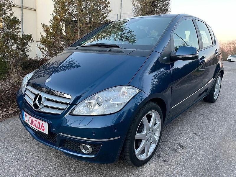 Gebraucht Mercedes A180 116 PS (85 kW) 2011 Blau Limousine