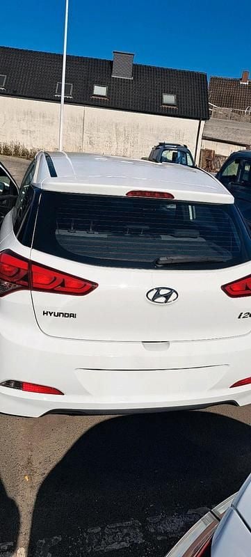 Second-hand Hyundai i20 75 CP (55 kW) 2017 Alb Hatchback