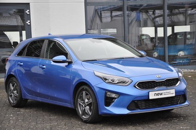Gebraucht Kia Ceed Spirit 140 PS (102 kW) 2018 Blue fame metallic Kleinwagen