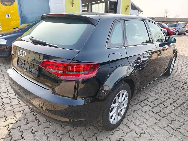 Gebraucht Audi A3 Sportback Ambiente 105 PS (77 kW) 2013 Schwarz Kleinwagen