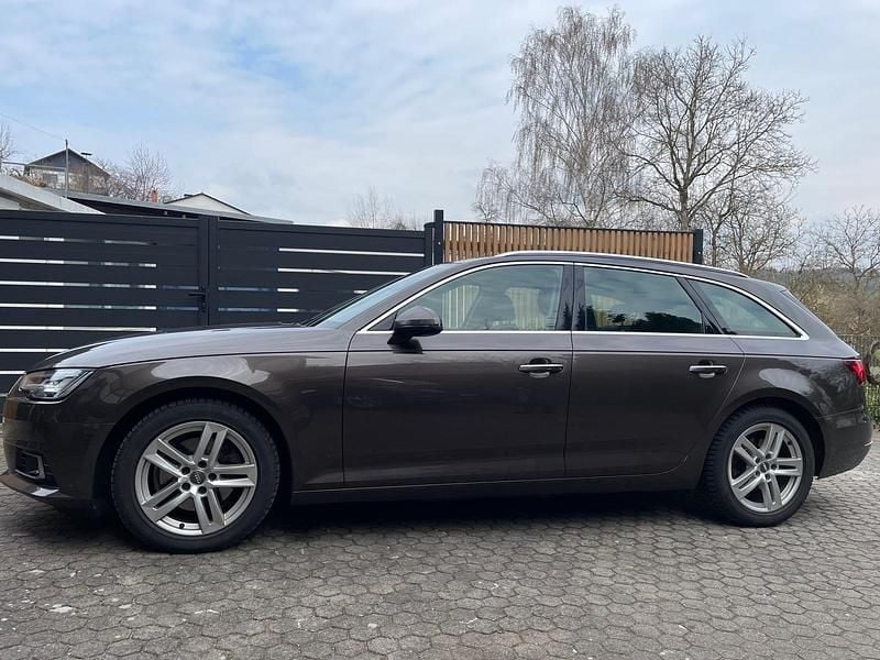 Second-hand Audi A4 150 CP (110 kW) 2018 Maro Break