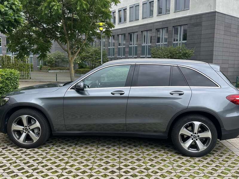 Grau Gebraucht 2018 Mercedes GLC220 SUV | 28.500 € (Guter Preis) - Bild 1/4