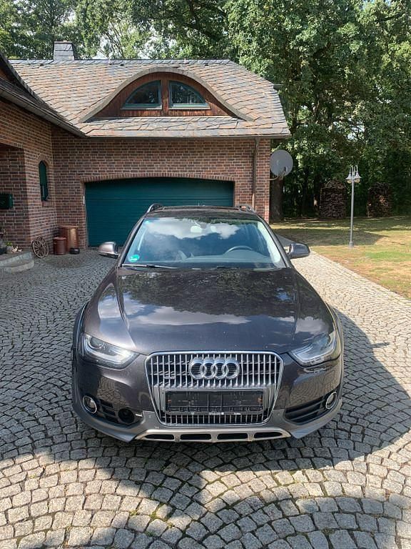 Grau Gebraucht 2012 Audi A4 Allroad Advanced Kombi | 8.999 € (Fairer Preis) - Bild 1/4