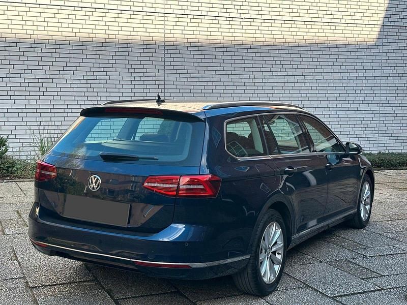 Gebraucht VW Passat 120 PS (88 kW) 2015 Blau Kombi