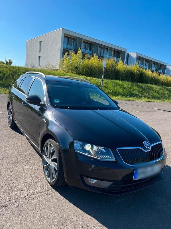 Schwarz Gebraucht 2015 Skoda Octavia LAURIN & KLEMENT Kombi | 11.500 € (Guter Preis) - Bild 1/4