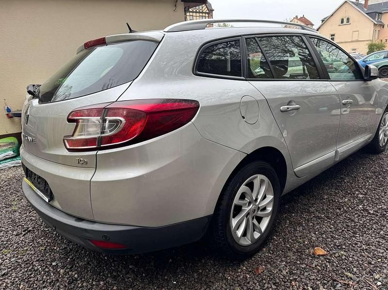 Gebraucht Renault Mégane GrandTour Initiale Paris 116 PS (85 kW) 2014 Platingrau Kombi