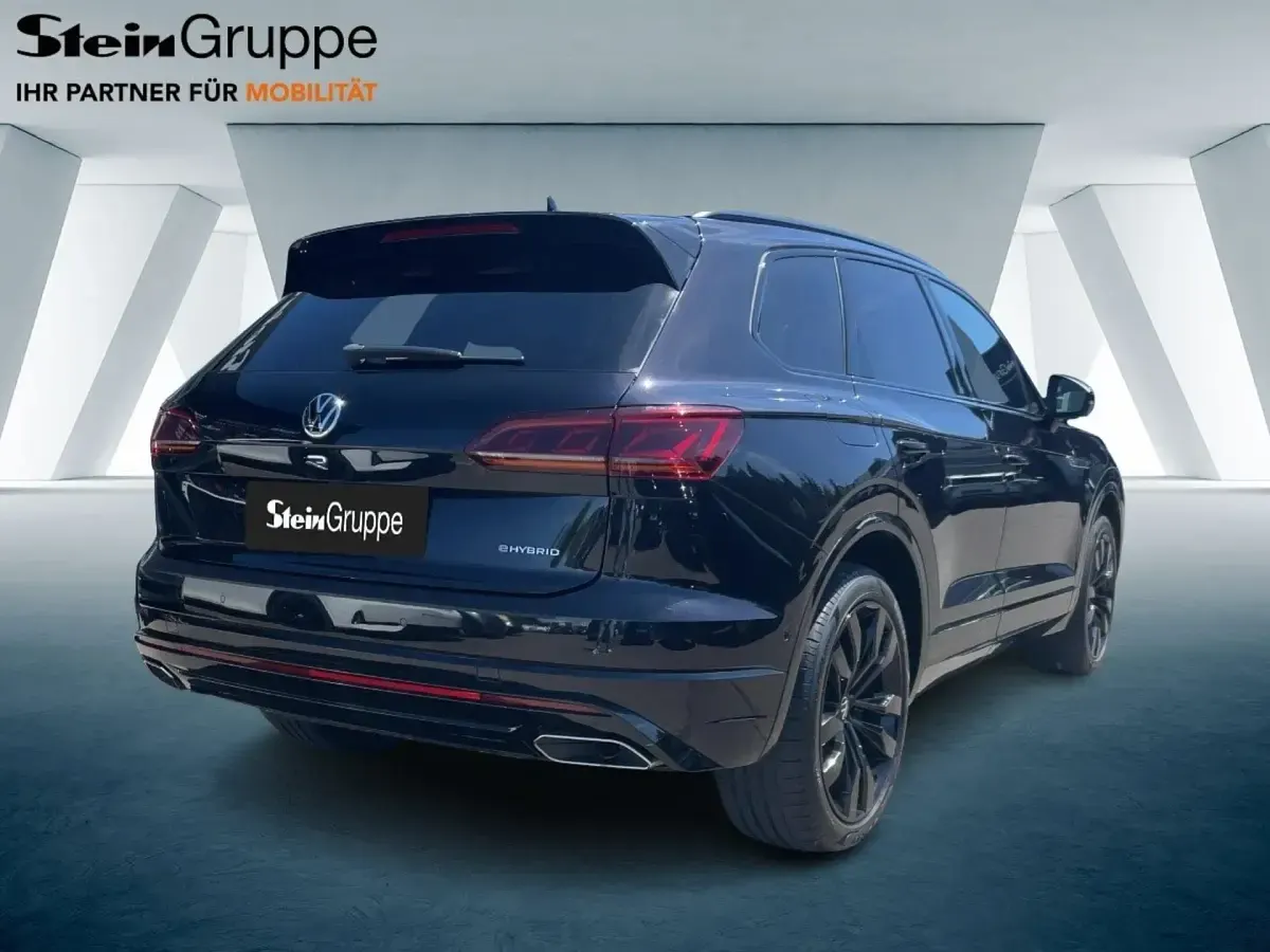 Gebraucht VW Touareg R 462 PS (339 kW) 2021 Schwarz SUV