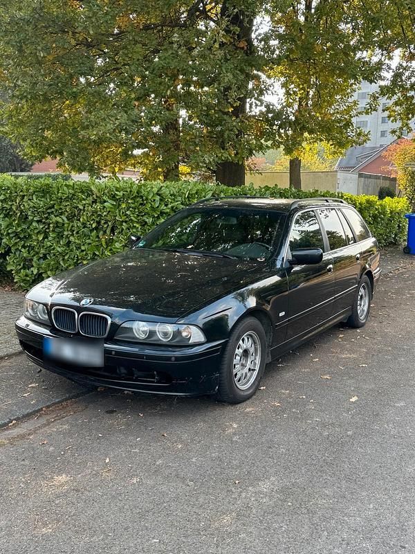 Schwarz Gebraucht 2002 BMW 525 Kombi | 4.400 € (Fairer Preis) - Bild 1/4