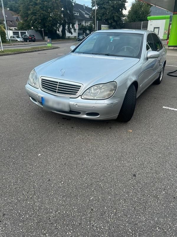 Silber Gebraucht 2000 Mercedes 320 Limousine | 1.799 € - Bild 1/4