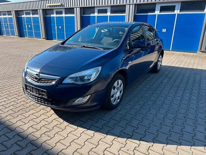 Blau Gebraucht 2010 Opel Astra Selection Limousine | 4.900 € (Fairer Preis) - Bild 1/4