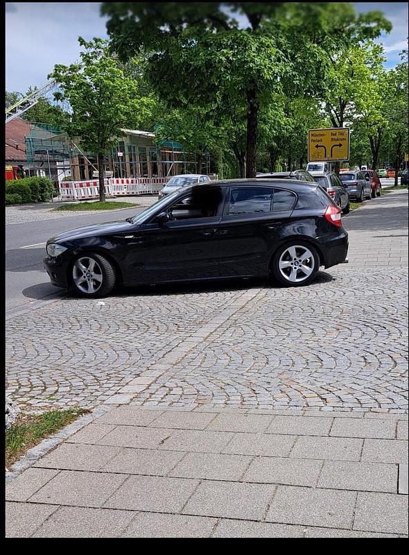 Schwarz Gebraucht 2007 BMW 118 Sport Line Kleinwagen | 3.100 € (Fairer Preis) - Bild 1/4