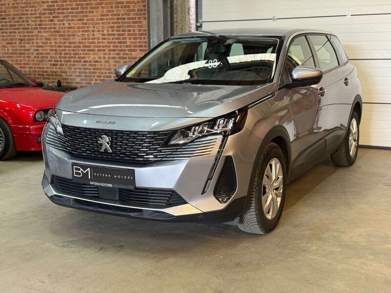 Grau Gebraucht 2021 Peugeot 5008 Van / Kleinbus | 21.499 € (Guter Preis) - Bild 1/4