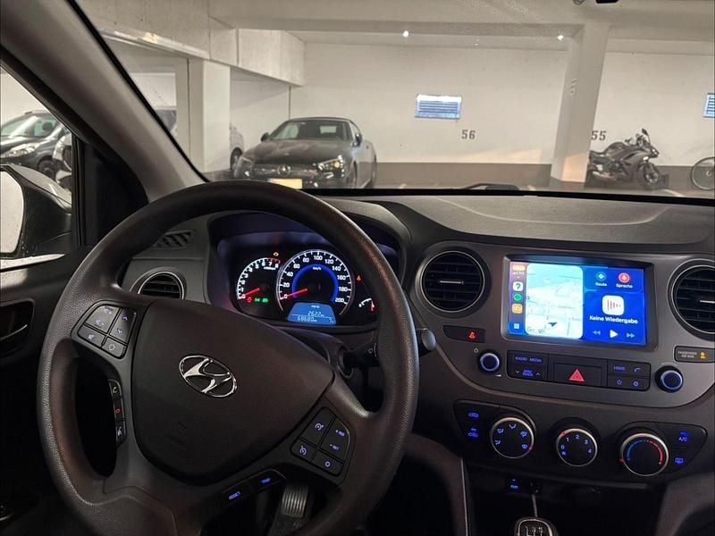 Gebraucht Hyundai i10 Select 67 PS (49 kW) 2019 Silber Kleinwagen