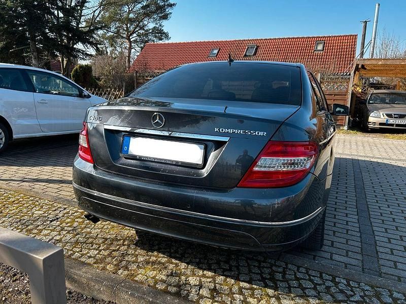 Gebraucht Mercedes C180 156 PS (114 kW) 2009 Grau Limousine