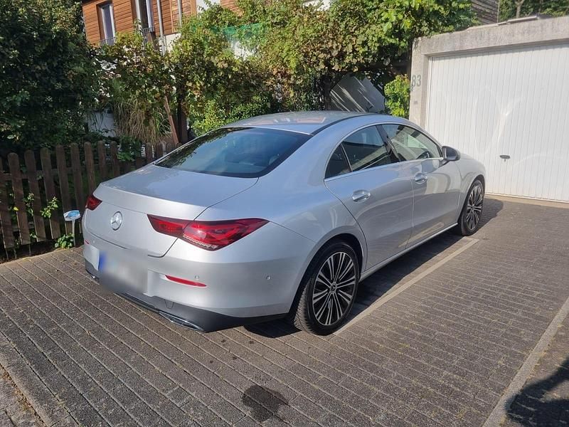 Silber Gebraucht 2023 Mercedes CLA180 Limousine | 29.900 € - Bild 1/4