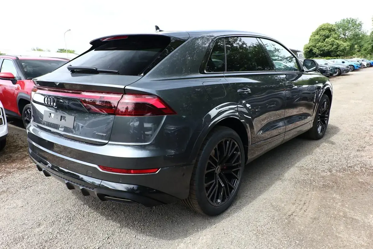 Neu Audi Q8 S-Line 286 PS (210 kW) 2026 Daytonagrau perleffekt SUV