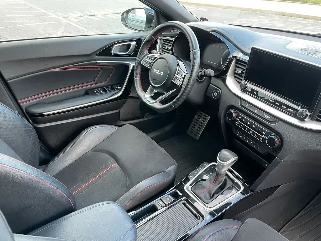 Gebraucht Kia Ceed GT GT 204 PS (150 kW) 2024 Weiß Limousine