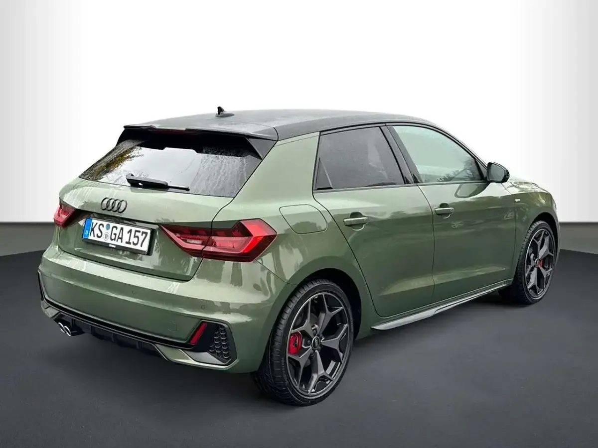 Gebraucht Audi A1 S-Line 207 PS (152 kW) 2025 Distriktgrün metallic SUV