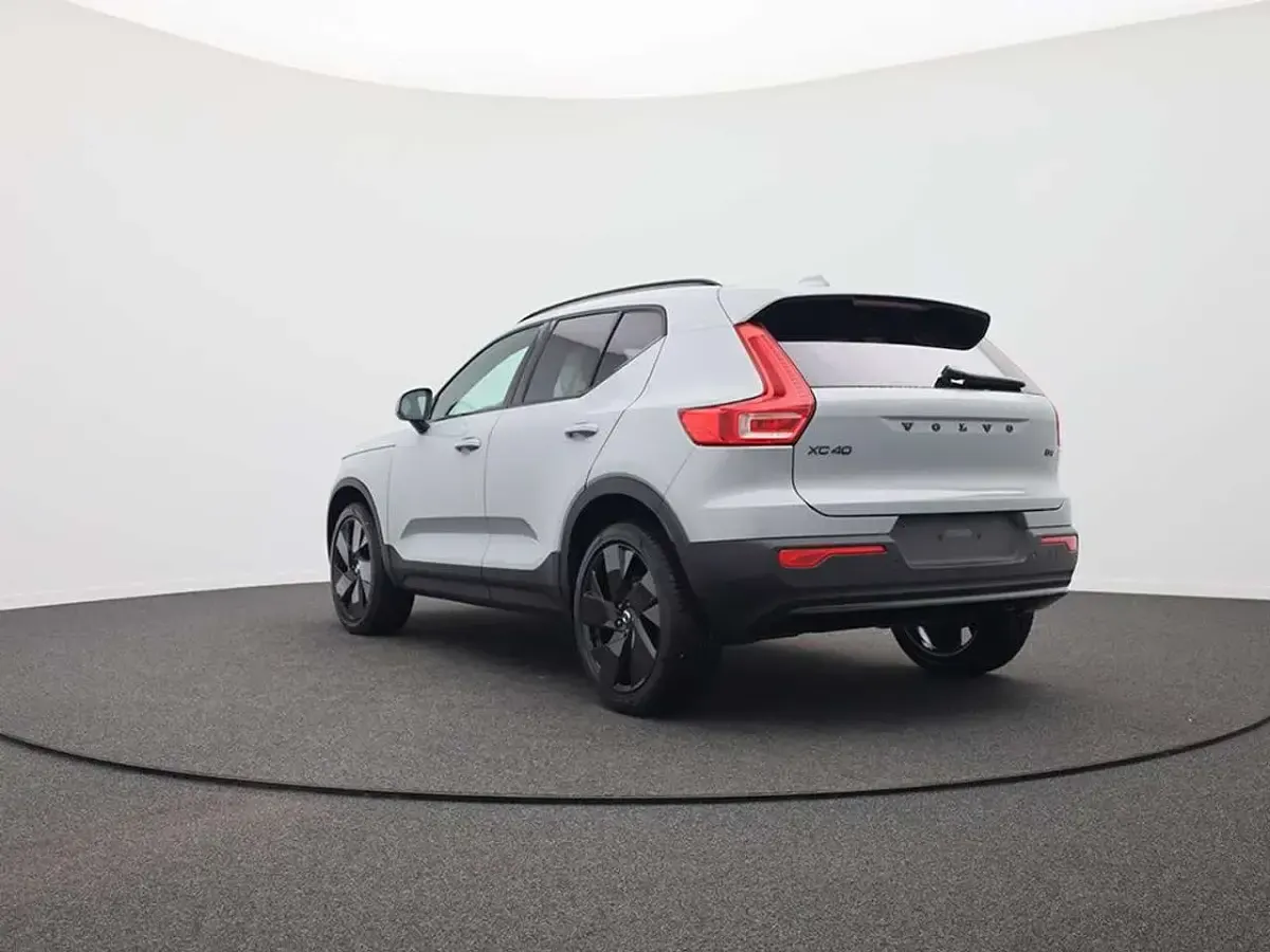 Nouă Volvo XC40 Plus 197 CP (144 kW) 2026 Gri SUV