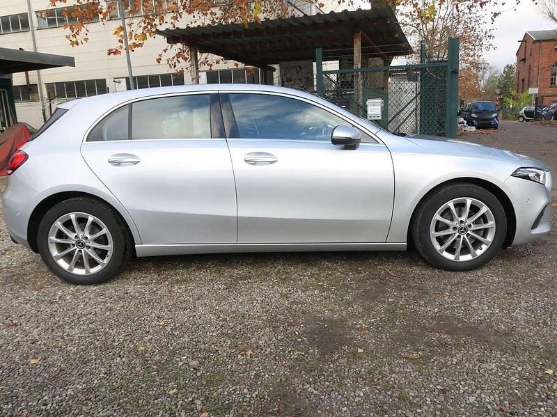 Gebraucht Mercedes A200 163 PS (119 kW) 2018 Iridiumsilber  metalliclack Kleinwagen