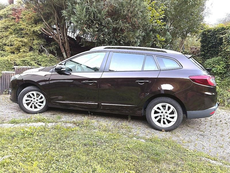 Braun Gebraucht 2016 Renault Mégane GrandTour Intens Kombi | 7.400 € (Fairer Preis) - Bild 1/4
