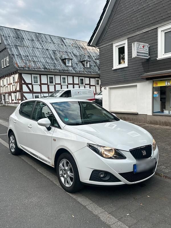 Weiß Gebraucht 2010 Seat Ibiza Copa Kleinwagen | 3.700 € (Fairer Preis) - Bild 1/4