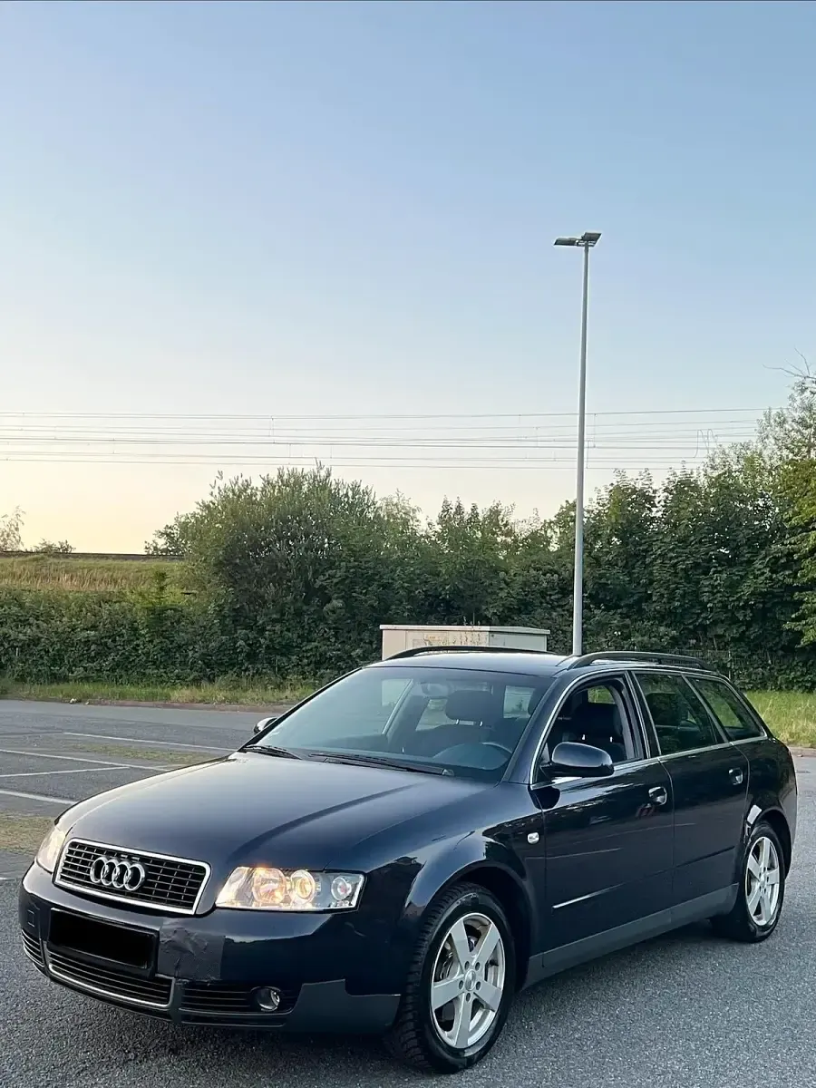 Gebraucht Audi A4 131 PS (96 kW) 2003 Blau Kombi