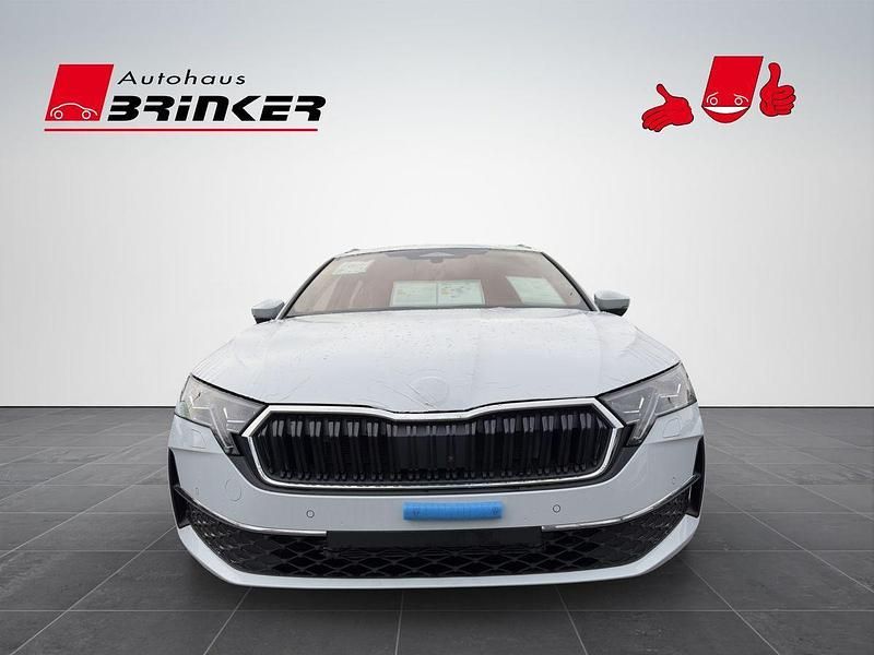 Neu Skoda Octavia 2025 Moonweiß perleffekt Kombi