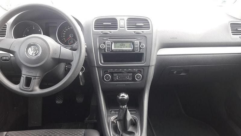 Weiß Gebraucht 2011 VW Golf VI Style Limousine | 3.700 € (Guter Preis) - Bild 1/4