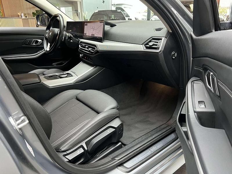 Gebraucht BMW 320 190 PS (139 kW) 2023 Skyscraper grau metallic Kombi