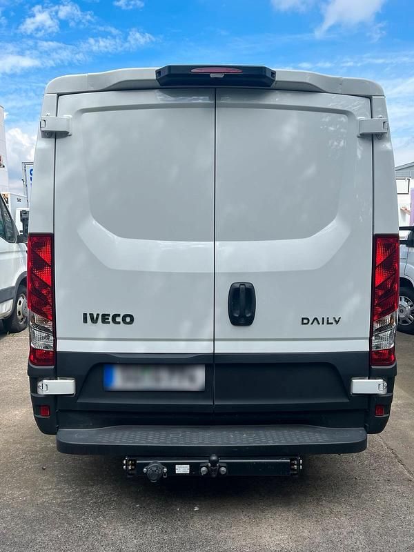 Gebraucht Iveco Daily 156 PS (114 kW) 2020 Weiß Limousine